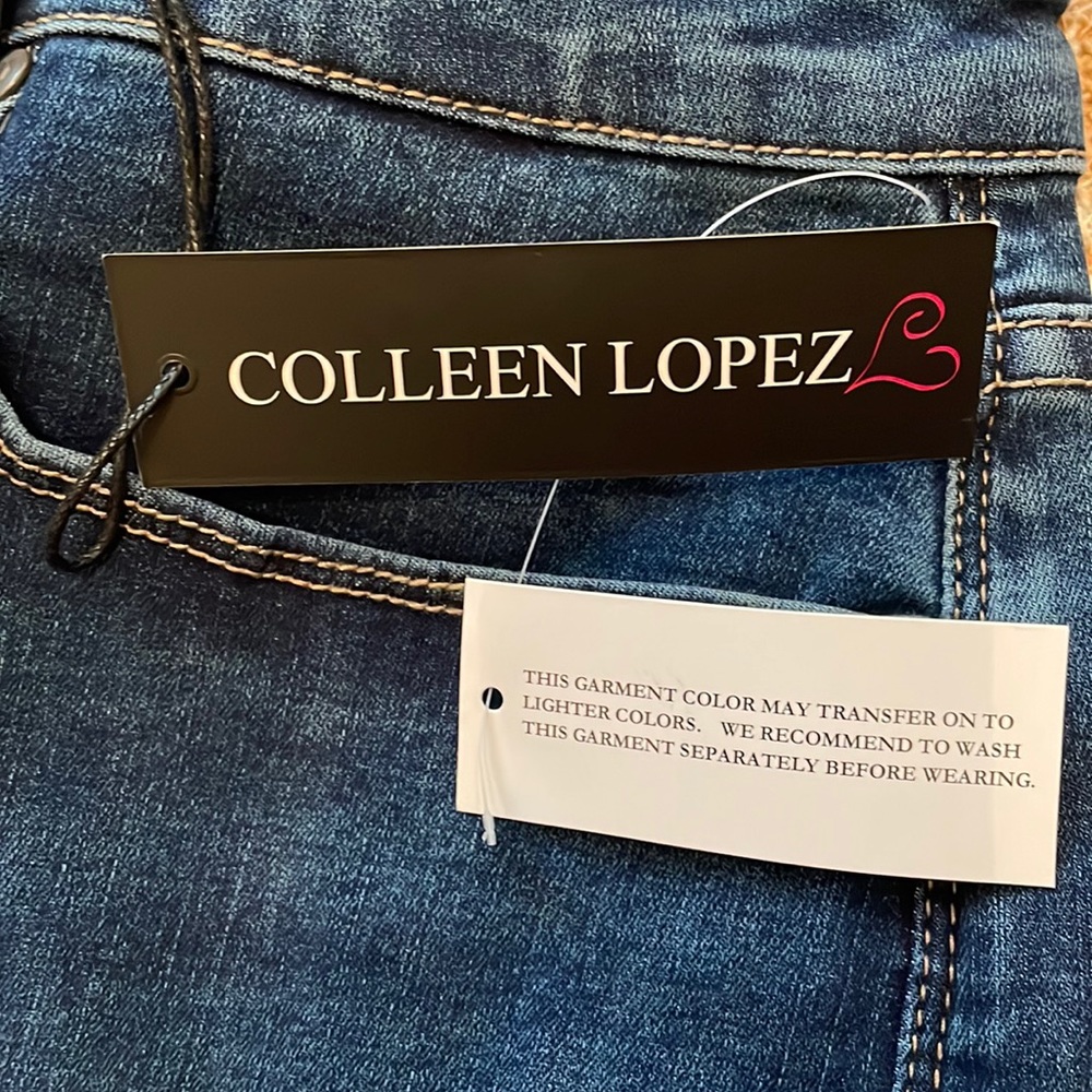 Colleen Lopez - Picture 5 of 7